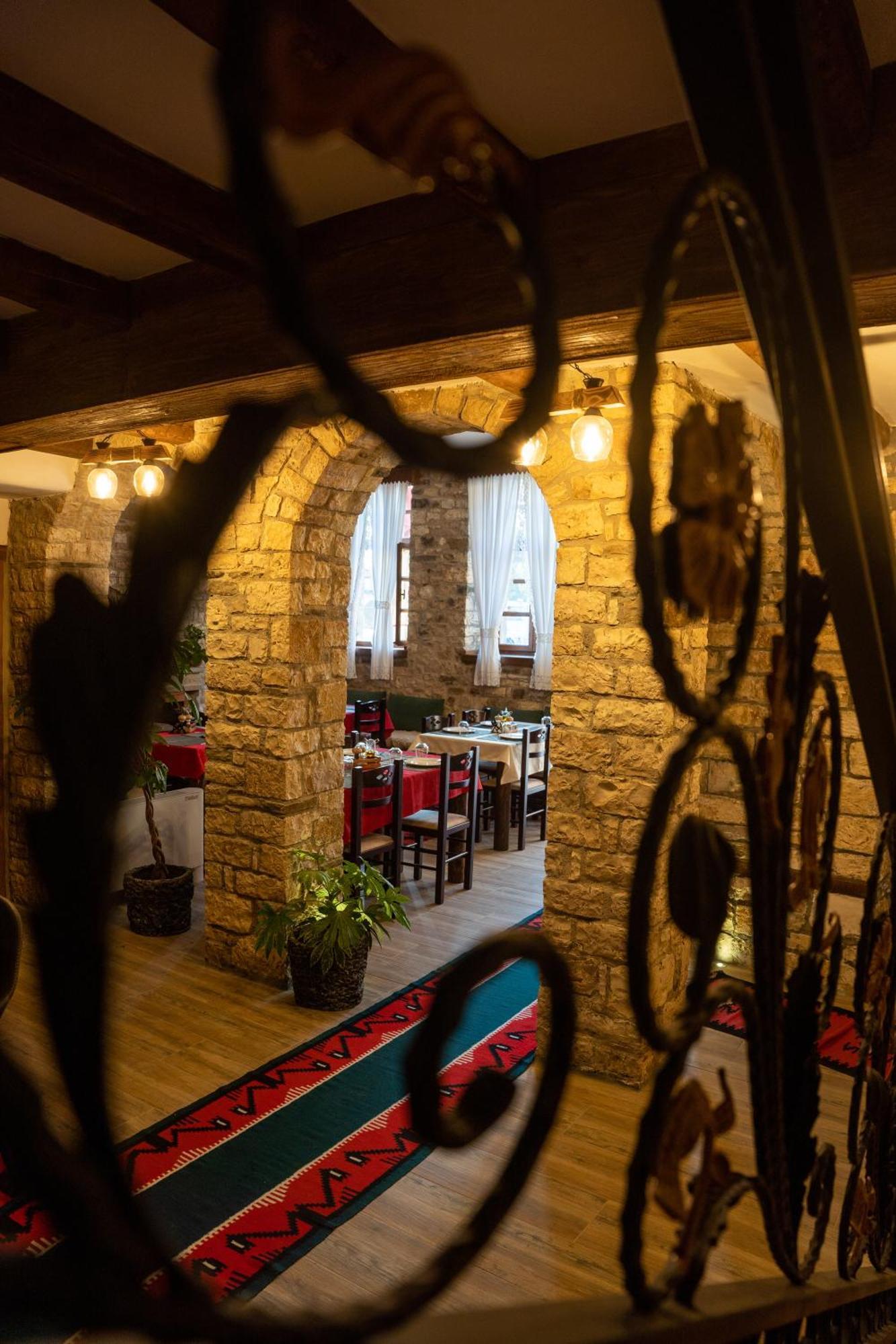 Hotel Kapllani Берат Екстер'єр фото