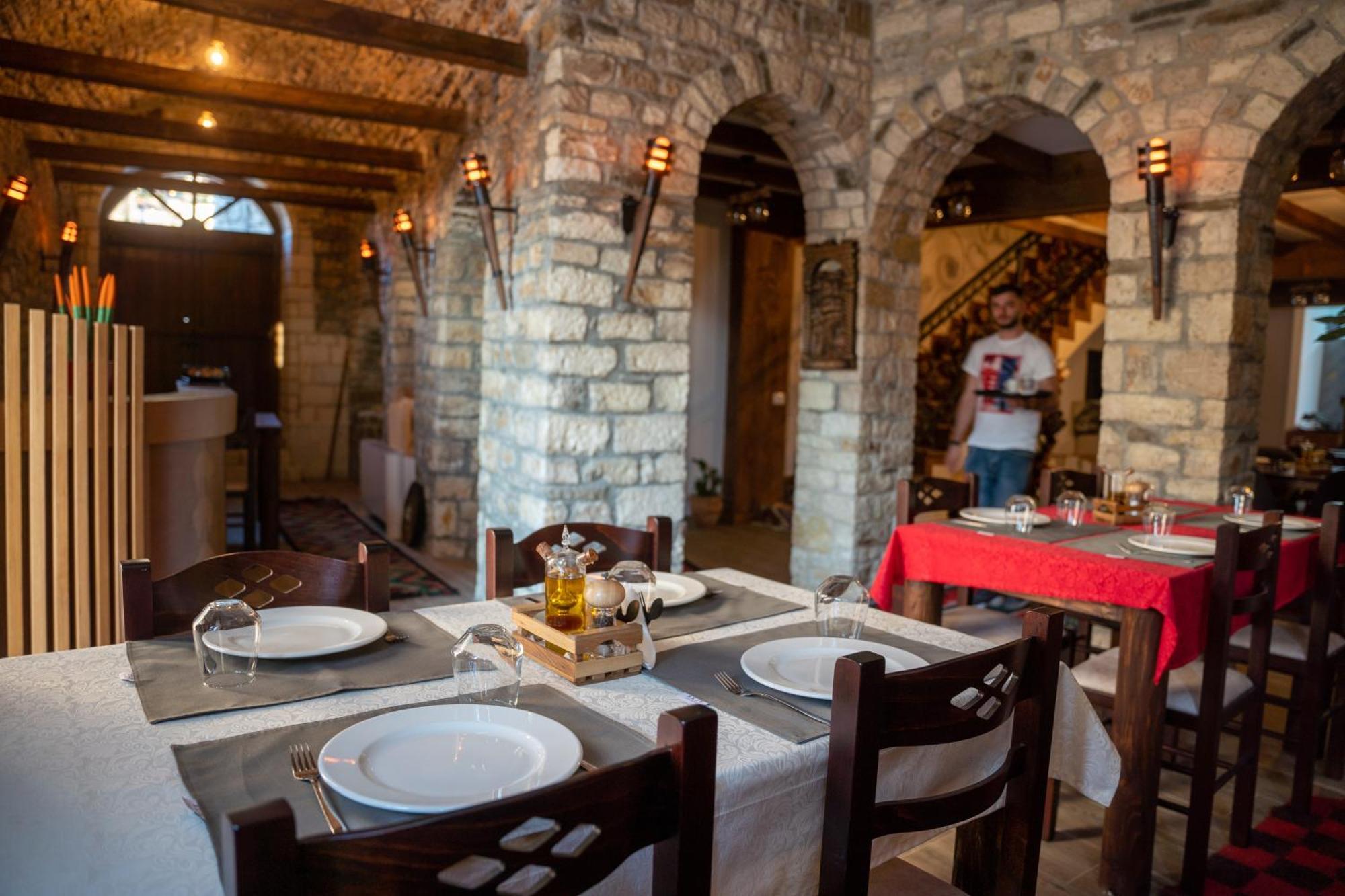 Hotel Kapllani Берат Екстер'єр фото