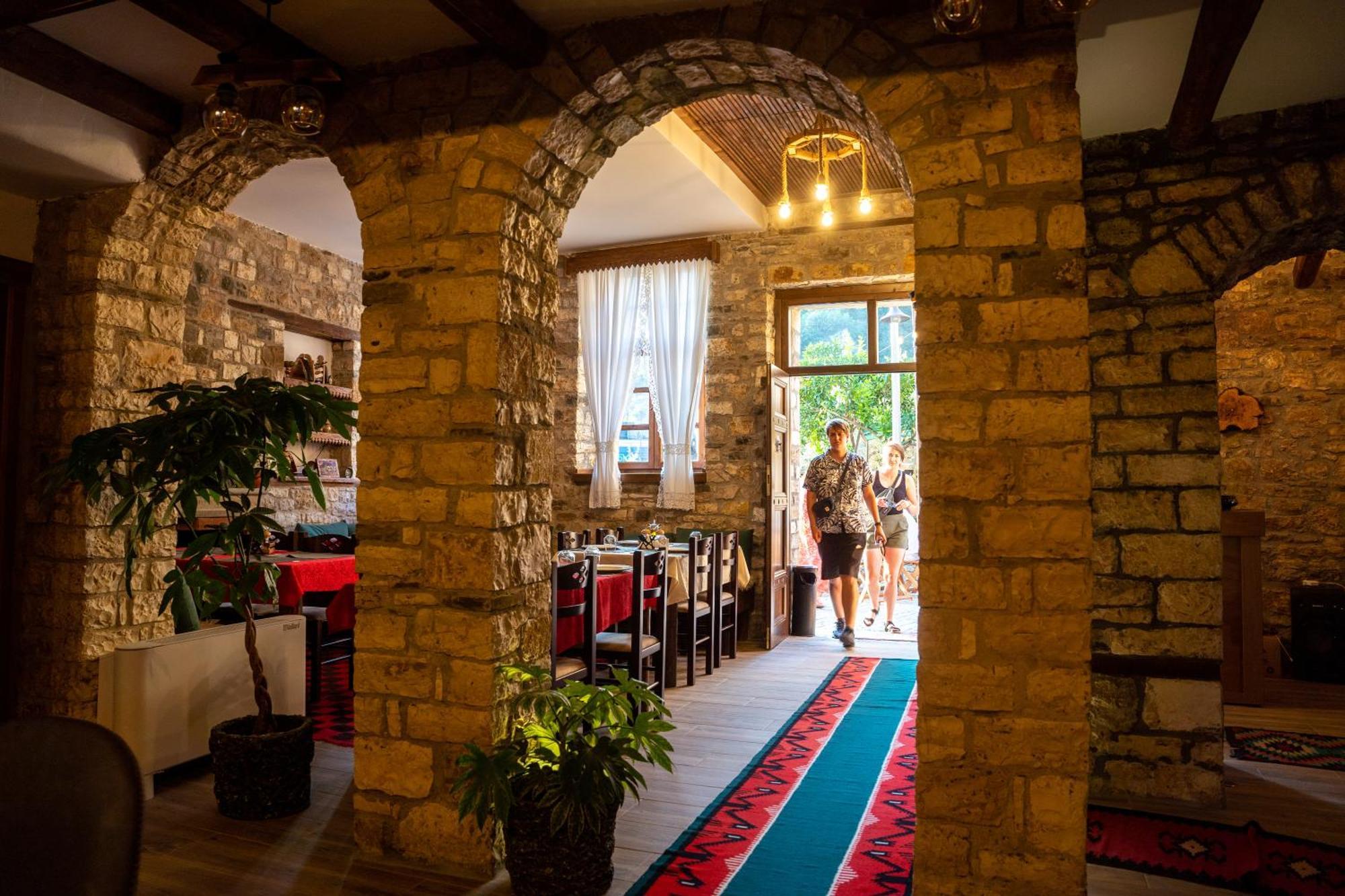 Hotel Kapllani Берат Екстер'єр фото