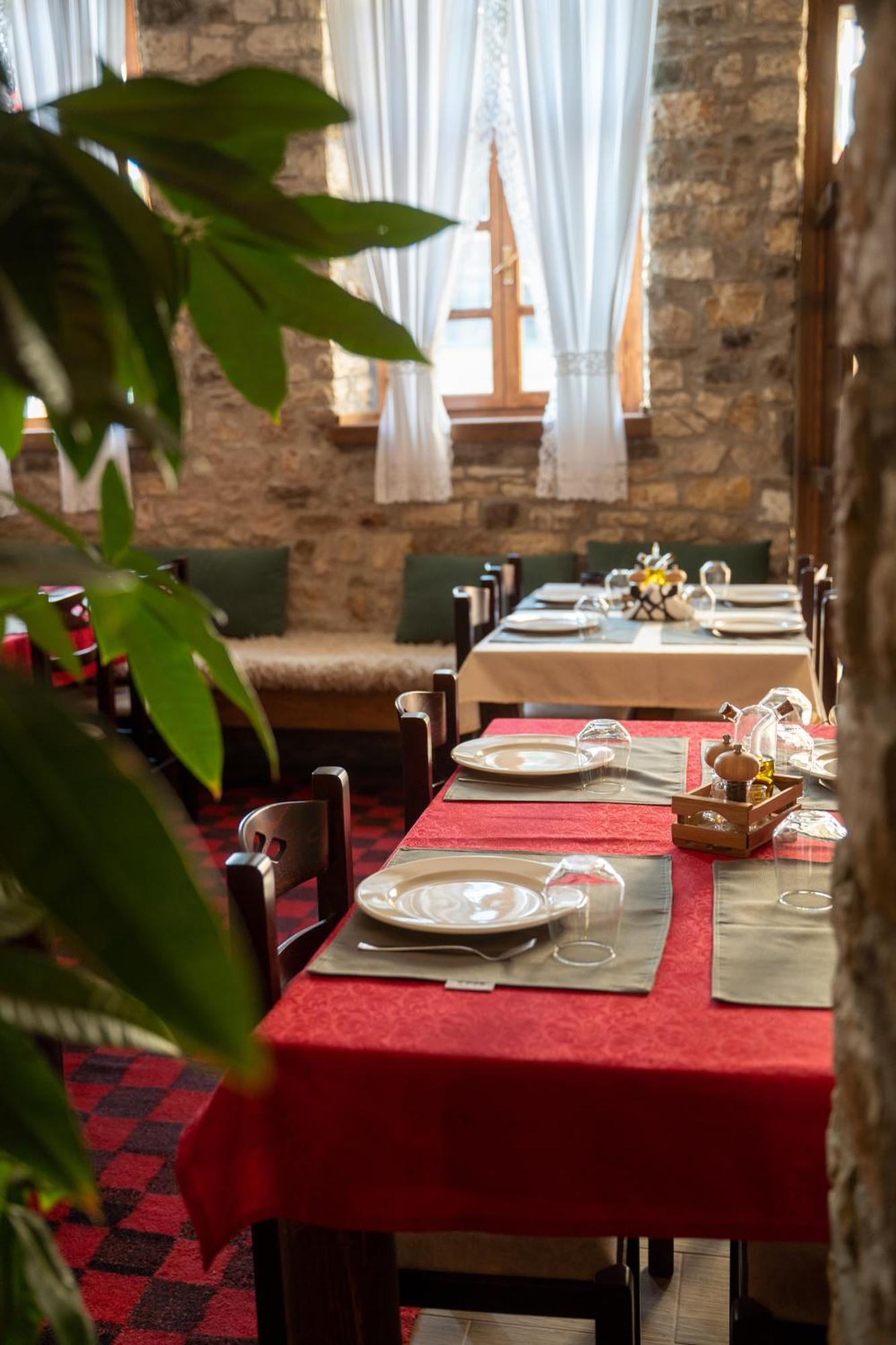 Hotel Kapllani Берат Екстер'єр фото